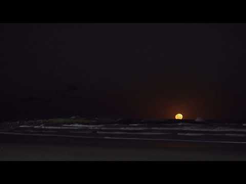 🌕🌊 Blood Moon Ascension: Mesmerizing Lunar Eclipse Over the Ocean 🌊🌕🎥✨